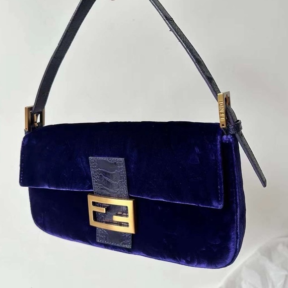 Vintage Fendi Baguette in embroidered purple velvet - Picture 2 of 16